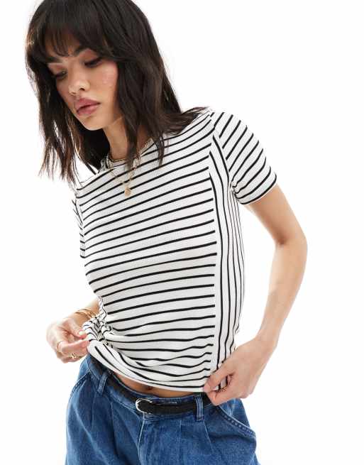 Pieces - Geribbeld T-shirt met korte mouwen en strepen in zwart-wit