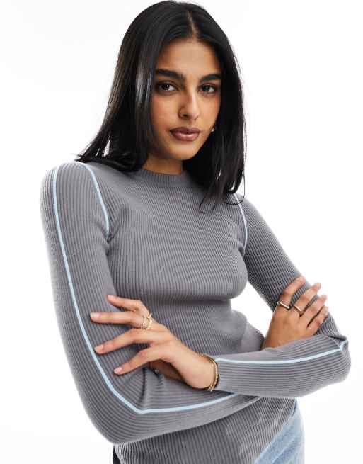 Pieces - Geribbelde top in grijs met babyblauwe biezen