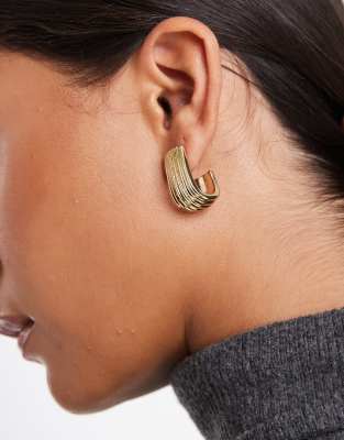 Pieces - Geriffelte Vintage-Ohrringe in Goldoptik-Goldfarben
