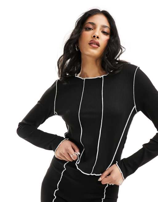 Pieces – Geripptes T-Shirt in Schwarz mit Kontrastnaht, Kombiteil