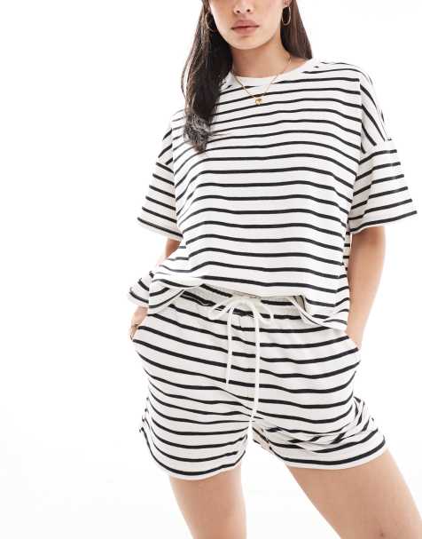 Pieces - Gestreepte sweatshort met trekkoord in de taille in wit-zwart, deel van co-ord set - view 1