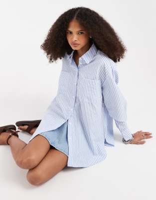 Gestreifte Oversize-Hemdbluse in Weiß und Blau Weiß XL