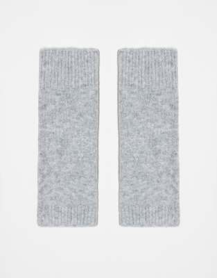 Pieces - Gestrickte Armstulpen in Grau