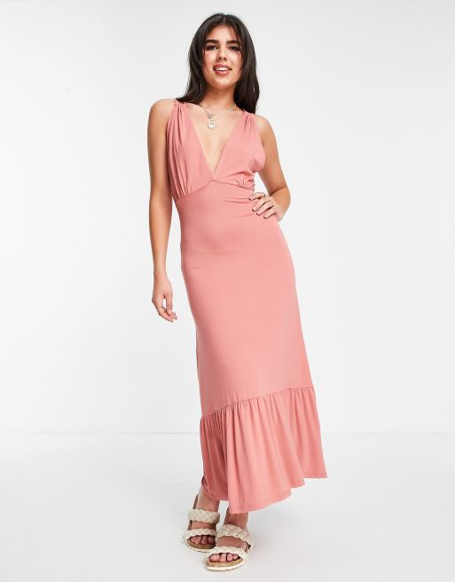 Pieces – Gestuftes Maxikleid in Rosa mit tiefem Ausschnitt