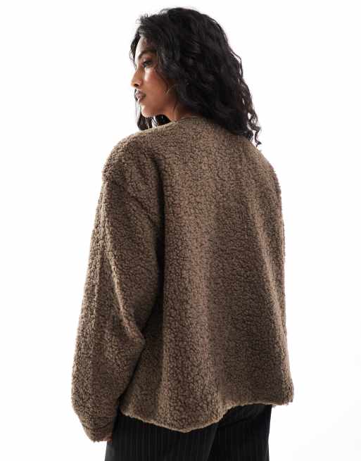 Pieces - Giacca marrone in pile borg effetto teddy con bottoni, 2 di 4