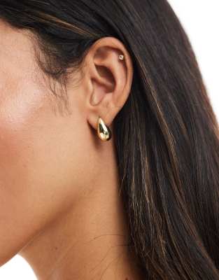 Pieces - Goldfarbene Mini-Ohrringe im Tropfendesign