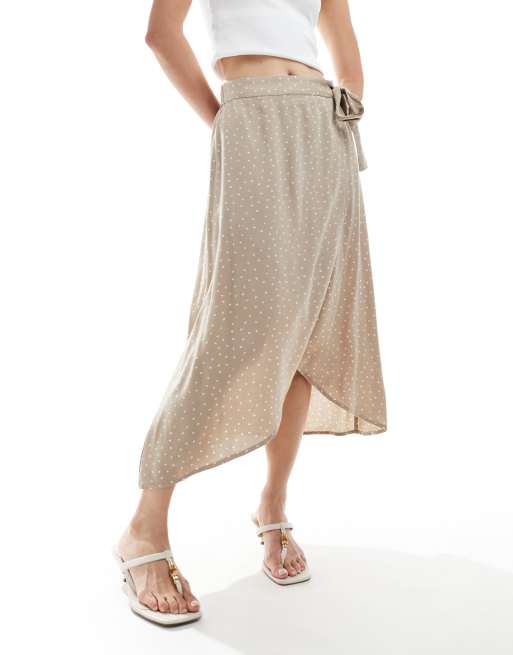 Pieces - Gonna midi a portafoglio beige con stampa a pois, 5 di 5