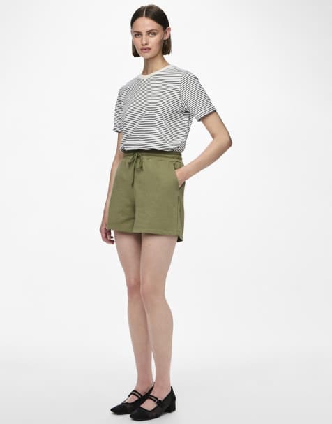 Pieces – Gröna shorts i sweatshirttyg - view 1