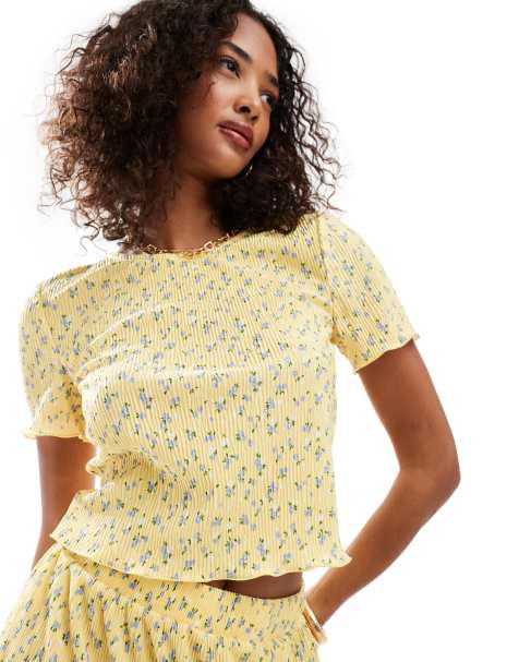 PIECES - Gul baby-T-shirt med plisseringer og småblomstret print - Del af sæt - view 1