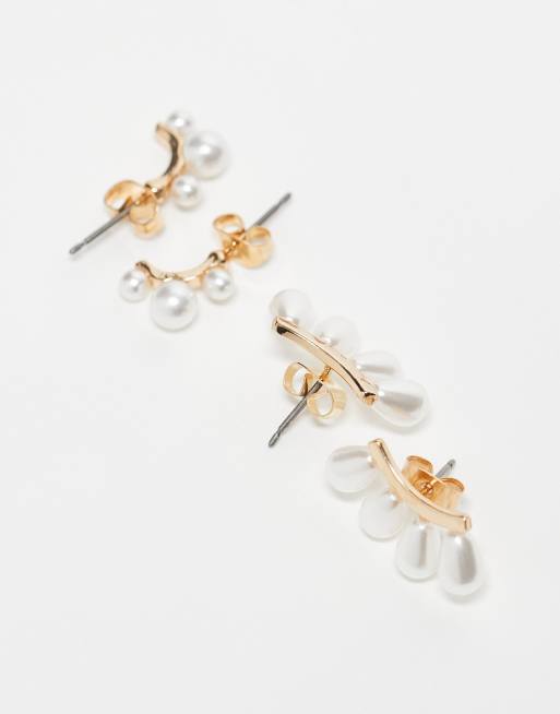 Pieces – Guldfärgade örhängen med syntetpärlor, 2-pack, 2 av 3