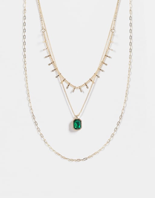 Pieces – Guldfärgat halsband med smaragdsmycke