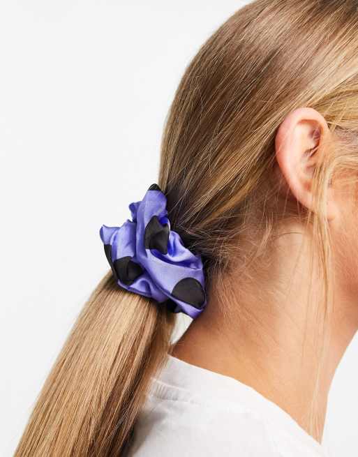 Pieces – Haargummi in Blau gepunktet