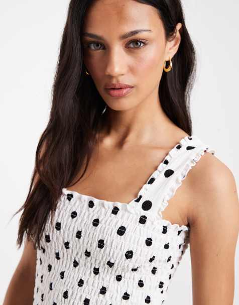 Pieces – Hängeroberteil in Weiß mit breiten Trägern und schwarzen Polka Dots - view 1