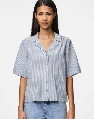 Pieces - Hemdbluse aus Leinenmix in Kronblau
