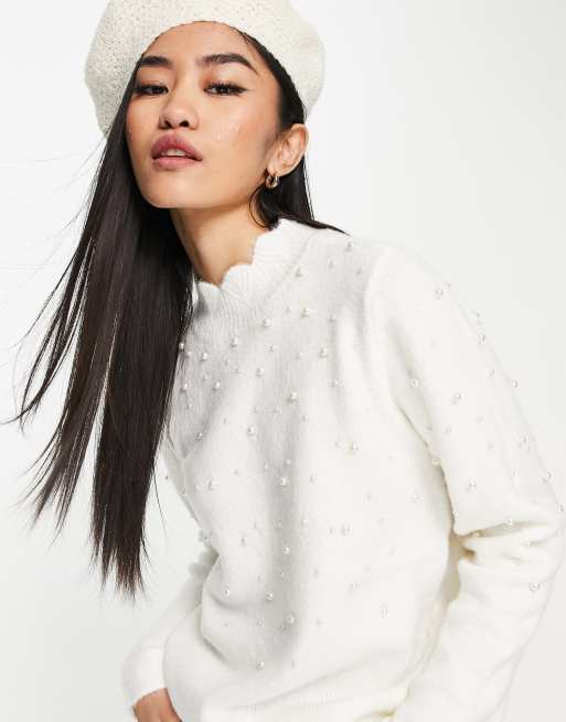 White sweater with outlet pearls