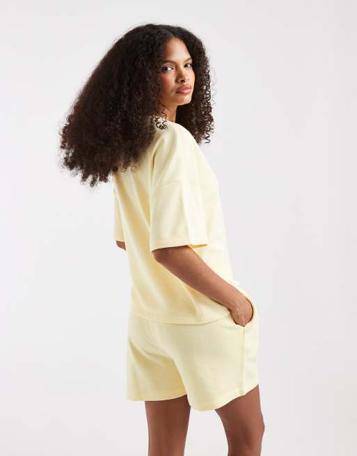 Pieces high waist sweat shorts co-ord in pale yellow, 4 of 5