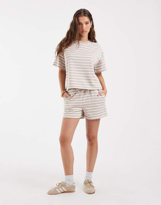 PIECES – Kastiges, gestreiftes Set aus Sweatstoff in Beige und Weiß, 3 von 3