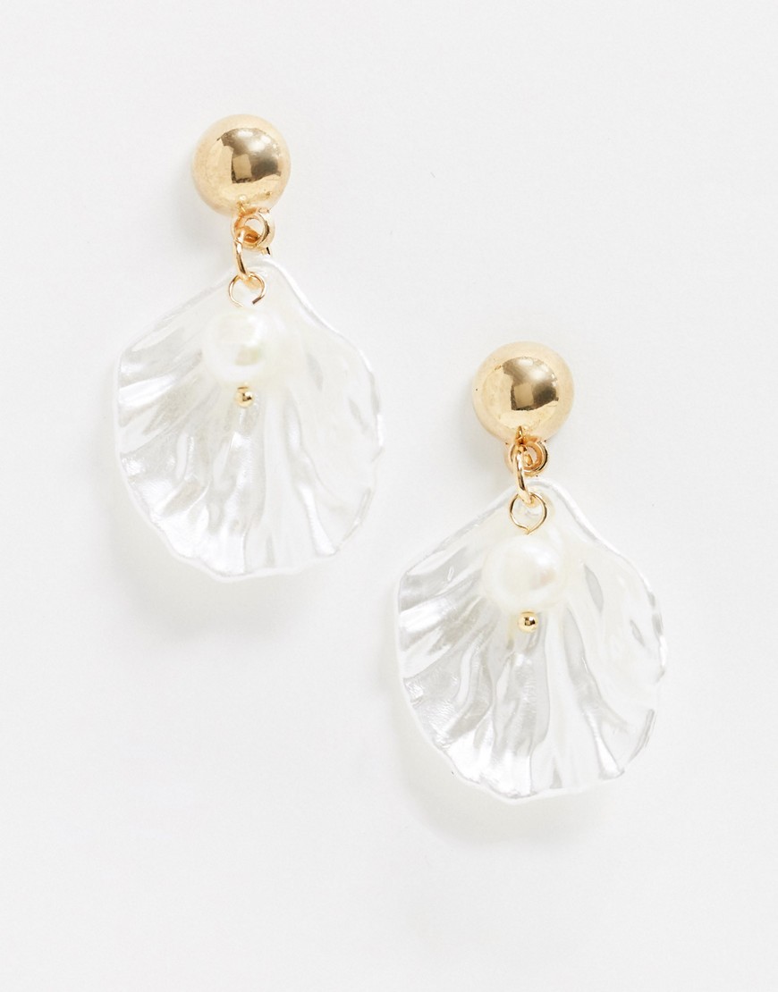 Pieces - hængeøreringe med muslingeskal og perle-Hvid