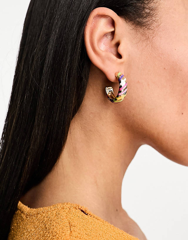 Pieces - hoop earrings in gold with multi stripes