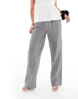 Pieces - Hose in Schwarz mit Vichy-Karos, hohem Bund und weitem Bein
