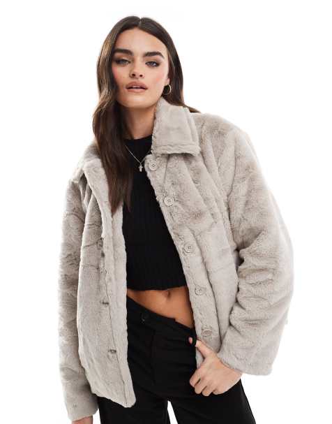 Pieces – Jacke aus Kunstfell in Grau - view 1
