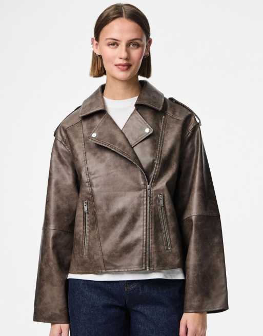 Pieces – Jacke aus Kunstleder in Chicorée-Kaffee