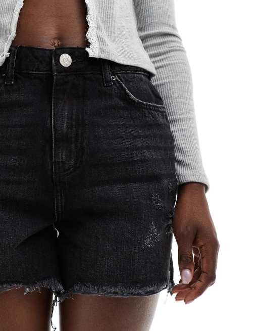 Pieces – Jeansshorts in verwaschenem Schwarz mit ausgefranstem Saum, 4 von 5