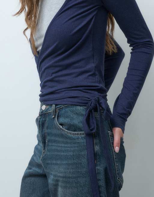 Pieces Jersey-Top mit mehrlagigem Wickeldetail in Marineblau und Hellgrau, 4 von 4