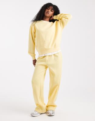 Pieces - Jogginghose in Blassgelb mit weitem Bein, Kombiteil