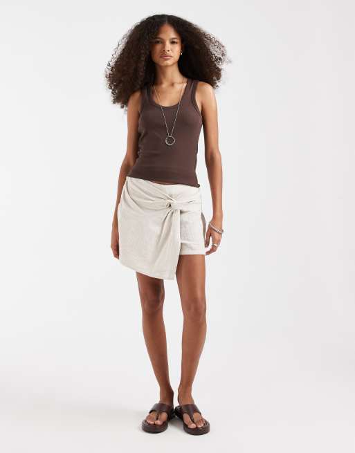 Pieces - Jupe-short taille haute en coton texturé avec détail noué - Beige naturel, 2 de 5