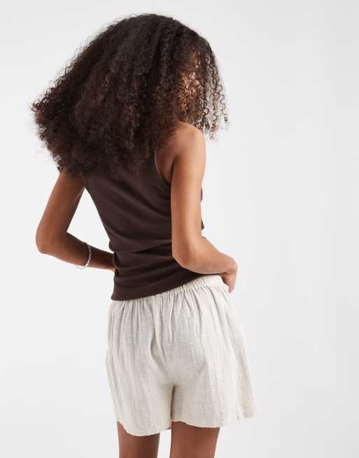 Pieces - Jupe-short taille haute en coton texturé avec détail noué - Beige naturel, 4 de 5