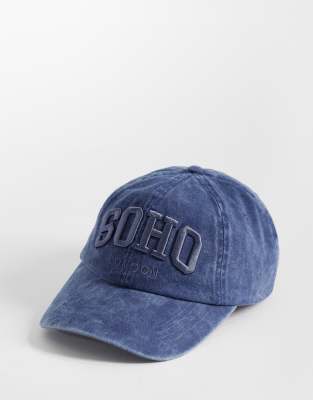 Pieces - Kappe in Blau mit „Soho"-Grafik