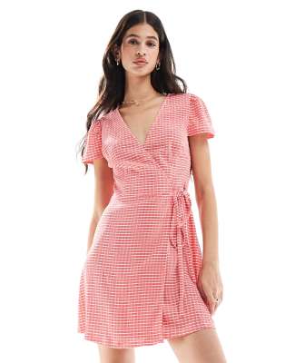Thumbnail - Pieces - Kariertes Minikleid in Rot mit Wickeldesign vorn