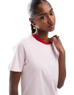 Pieces - Kastiges T-Shirt in Rosa mit roter Kante