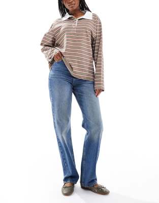 Pieces - Kate - Gerade geschnittene Jeans in Mittelblau mit hohem Bund
