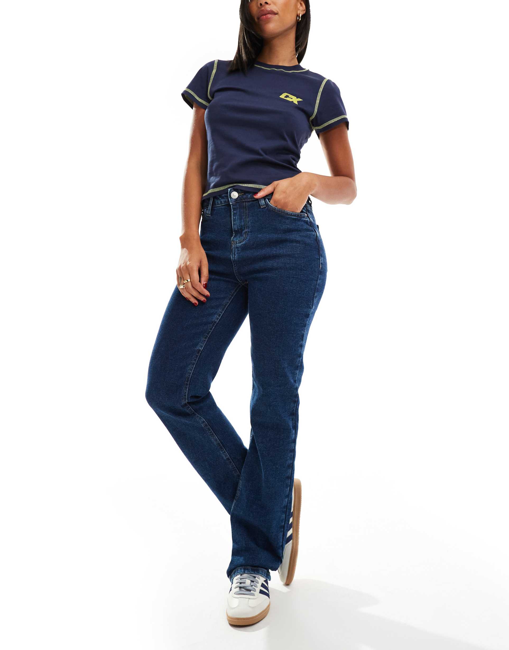 pieces kelly mid rise straight leg jeans in dark blue denim