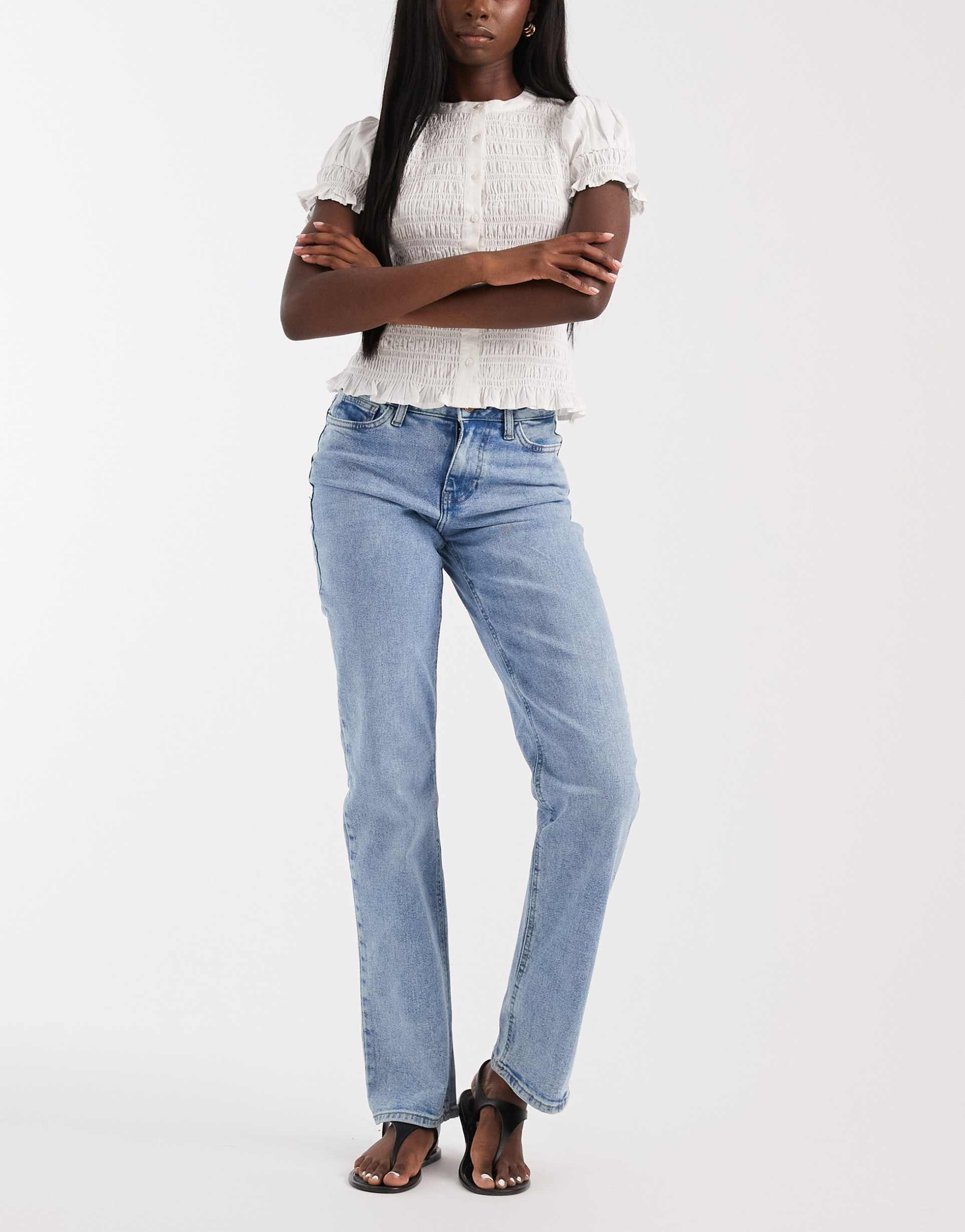 pieces kelly mid waist straight leg jeans in light blue denim