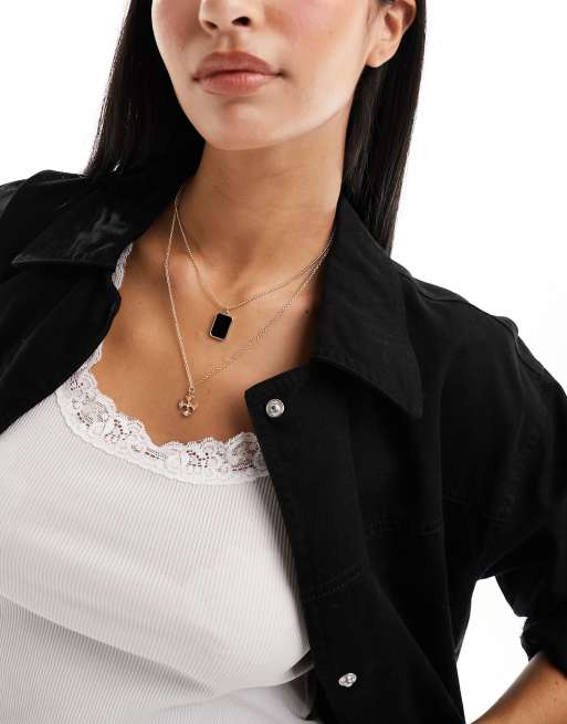Pieces - Ketting met kruisje en hangertje in goud