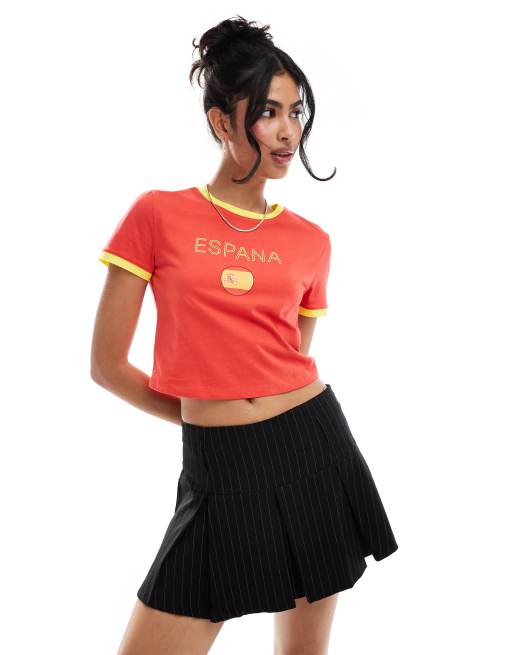 Pieces – Knapp geschnittenes Fußball-T-Shirt in Rot mit „España“-Grafik