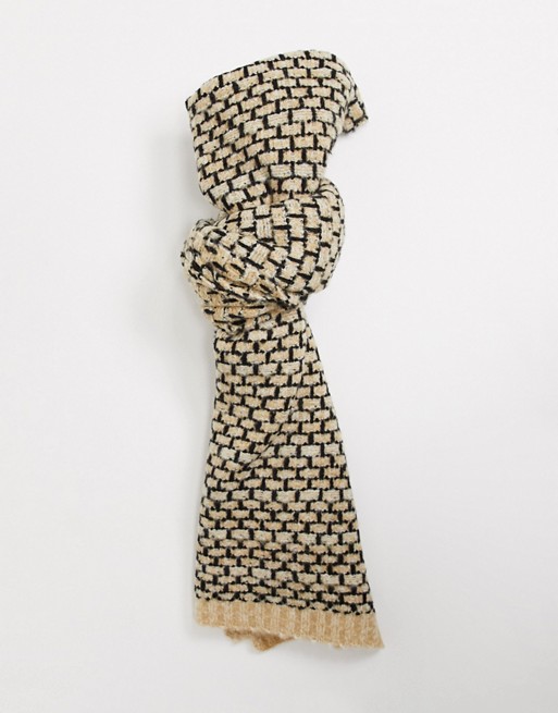 Pieces knitted scarf with monogram stitch in camel