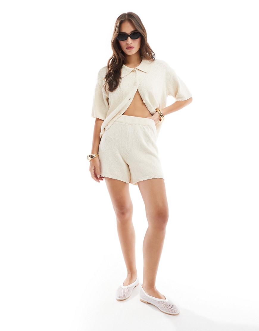 Pieces Knitted Short Set In Cream-white