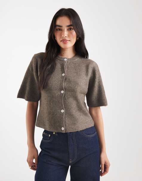 Pieces – Kurzärmlige, kastige Strickjacke in Morchelbraun - view 1