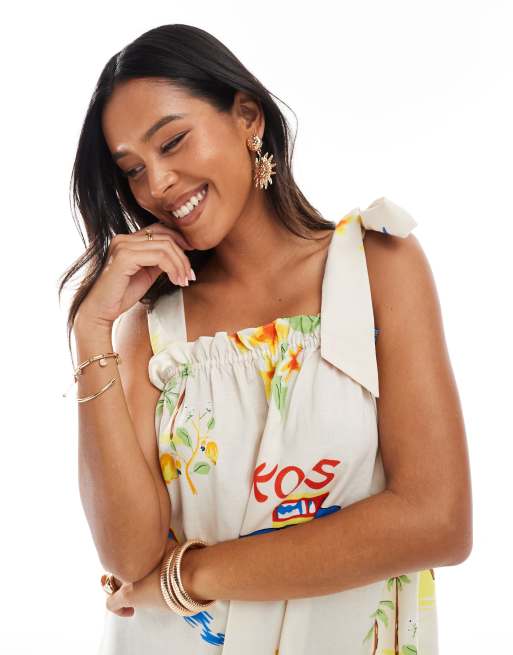 Pieces – Kurzes Camisole-Hängerkleid mit Schriftprints auf Untergrund in Creme mit Bindeträgern, 4 von 4