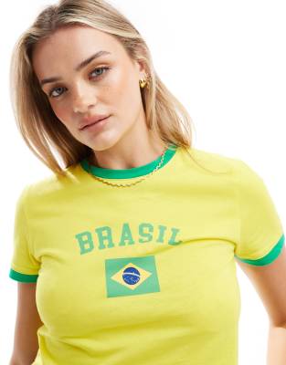 Pieces - Kurzes Fußball-T-Shirt in Gelb mit „Brasilien"-Grafik