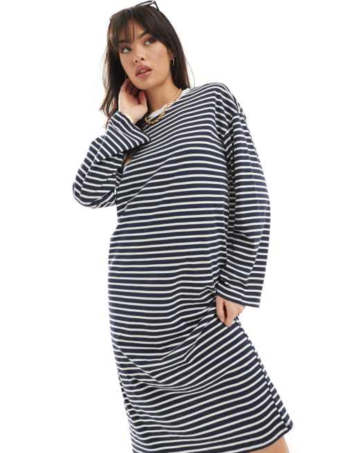 Pieces – Langärmliges, gestreiftes T-Shirt-Midikleid mit Oversize-Passform in Marineblau
