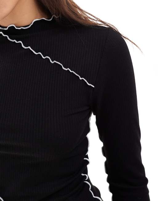 Pieces – Langärmliges Oberteil in Schwarz mit kontrastierenden Wellensaum-Details, 2 von 4