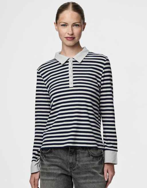Pieces – Langärmliges Polohemd in maritimem Blau