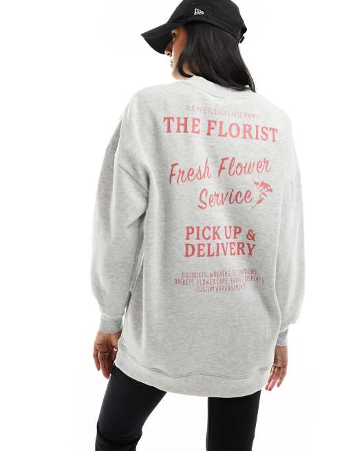 Pieces – Langes Sweatshirt in Hellgrau meliert mit „The Florist“-Aufdruck auf der Rückseite