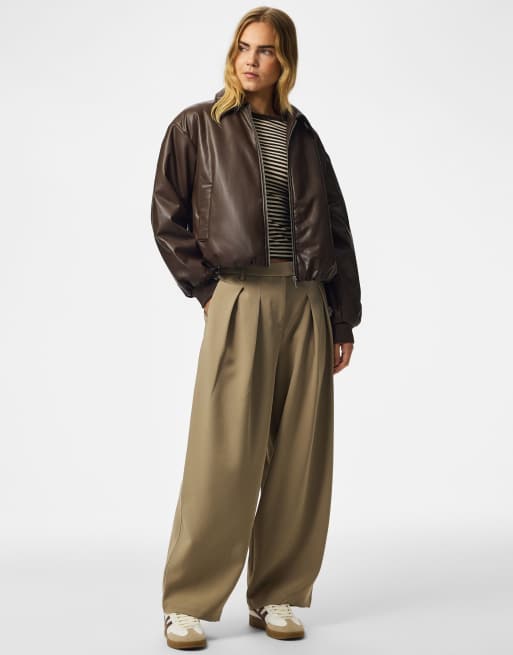 Pieces Lara wattierte Bomberjacke mit Reißverschluss in Braun, 3 von 7