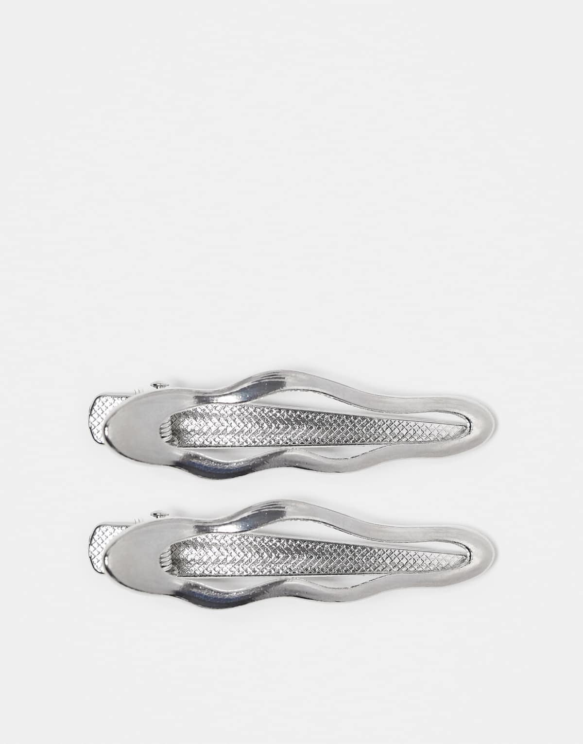 Pieces large wavy 2 pack hairclips in silver